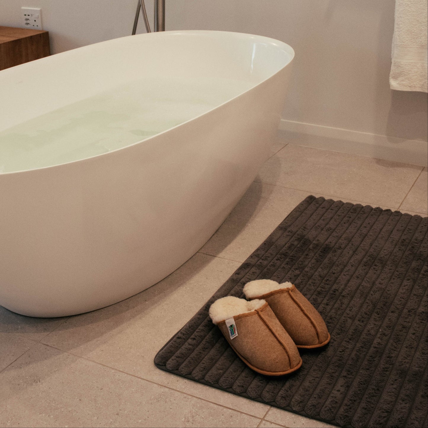 Oskava Sheepskin Slip Ons - Tan